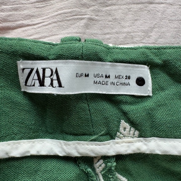 Green Patterned Wide-Leg Pants - Picture 6 of 6